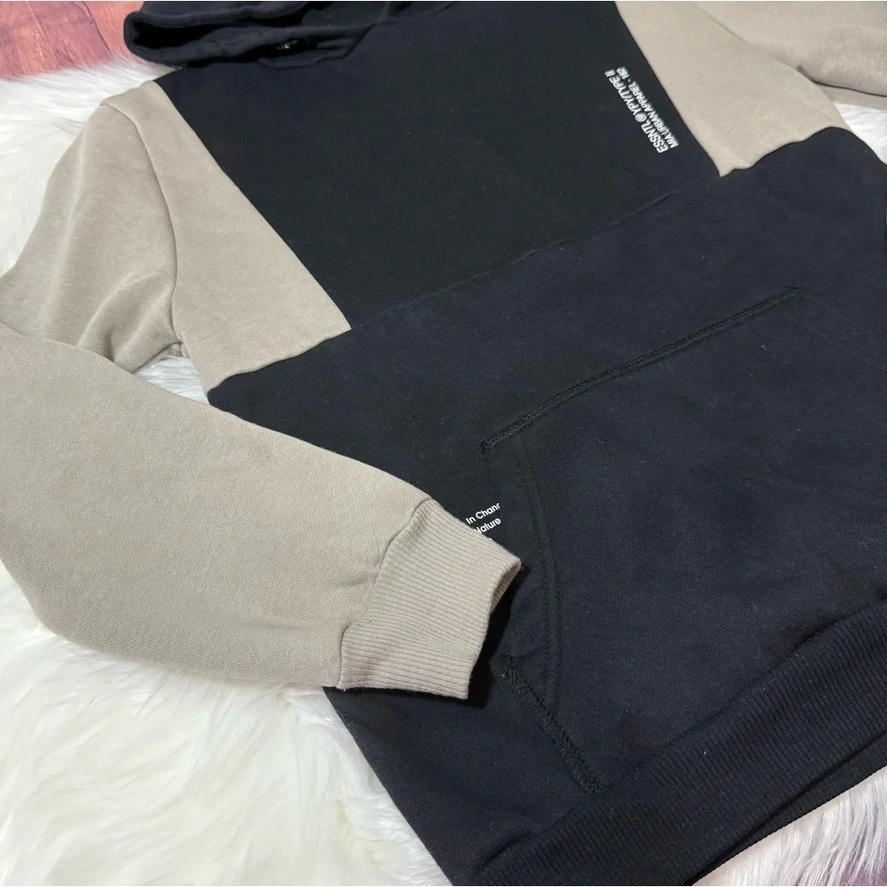 Primark Boys Size 10-11 Years Black and Tan Hooded Sweater with Ribbed Cuffs